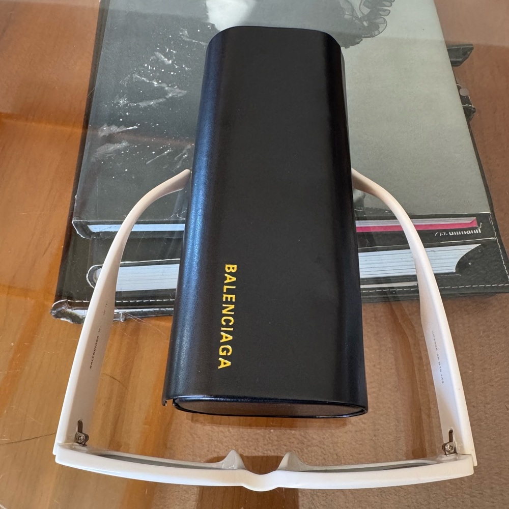 Balenciaga White Rectangular Sunglasses with Blac… - image 6